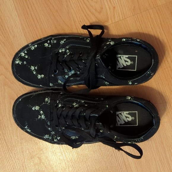Flower vans💮🖤 - Picture 2 of 3